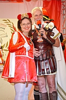 12 Maedchen Roemergarde 2026-02-12 08  Alweiber-Tour, 12. Februar - Eine karnevalistische „Stadtrundfahrt“ an diesem veregneten Donnerstag. : DVPJ, Toni I, Jules I., Prinz Karneval, Prinz, Prinzessin Aileen I., Hofmarschälle, Page, Pagen, Paginnen, HDK, Duisburg, Karneval, Helau, Tollität, Event, Session 2025, Session 2025, HDK Duisburg, Hauptausschuss, Hauptausschuss Karneval Duisburg, Duisburg ist echt