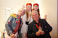 16 IntercityHotel Altweiberp 2026-02-12 102  Alweiber-Tour, 12. Februar - Eine karnevalistische „Stadtrundfahrt“ an diesem veregneten Donnerstag. : DVPJ, Toni I, Jules I., Prinz Karneval, Prinz, Prinzessin Aileen I., Hofmarschälle, Page, Pagen, Paginnen, HDK, Duisburg, Karneval, Helau, Tollität, Event, Session 2025, Session 2025, HDK Duisburg, Hauptausschuss, Hauptausschuss Karneval Duisburg, Duisburg ist echt