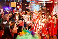 16 IntercityHotel Altweiberp 2026-02-12 110  Alweiber-Tour, 12. Februar - Eine karnevalistische „Stadtrundfahrt“ an diesem veregneten Donnerstag. : DVPJ, Toni I, Jules I., Prinz Karneval, Prinz, Prinzessin Aileen I., Hofmarschälle, Page, Pagen, Paginnen, HDK, Duisburg, Karneval, Helau, Tollität, Event, Session 2025, Session 2025, HDK Duisburg, Hauptausschuss, Hauptausschuss Karneval Duisburg, Duisburg ist echt