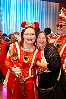 16 IntercityHotel Altweiberp 2026-02-12 112  Alweiber-Tour, 12. Februar - Eine karnevalistische „Stadtrundfahrt“ an diesem veregneten Donnerstag. : DVPJ, Toni I, Jules I., Prinz Karneval, Prinz, Prinzessin Aileen I., Hofmarschälle, Page, Pagen, Paginnen, HDK, Duisburg, Karneval, Helau, Tollität, Event, Session 2025, Session 2025, HDK Duisburg, Hauptausschuss, Hauptausschuss Karneval Duisburg, Duisburg ist echt