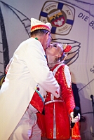 19 Altweiberp AMaB 2026-02-12 04  Alweiber-Tour, 12. Februar - Eine karnevalistische „Stadtrundfahrt“ an diesem veregneten Donnerstag. : DVPJ, Toni I, Jules I., Prinz Karneval, Prinz, Prinzessin Aileen I., Hofmarschälle, Page, Pagen, Paginnen, HDK, Duisburg, Karneval, Helau, Tollität, Event, Session 2025, Session 2025, HDK Duisburg, Hauptausschuss, Hauptausschuss Karneval Duisburg, Duisburg ist echt