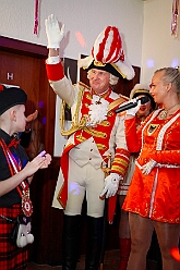 01 HultschStuebchen 2026-02-13 02  Tour-Tag, 13. Februar - Wir begannen den Freitagabend mit dem Kneipenkarneval im „Hultschiner Stübchen“ in Wanheimerort. Dann folgten die Karnevalsparty der der Rotgoldenen in Laar und der Klostersturm der Abteifrauen in Hamborn. Danach dann zur Kostümparty des SZ der Prinzengatde. Zum Abschluss dann  2 Termine in Serm, einmal zu den Amazonen und einmal bei der dortigen Prinzengarde. : DVPJ, Toni I, Jules I., Prinz Karneval, Prinz, Prinzessin Aileen I., Hofmarschälle, Page, Pagen, Paginnen, HDK, Duisburg, Karneval, Helau, Tollität, Event, Session 2025, Session 2025, HDK Duisburg, Hauptausschuss, Hauptausschuss Karneval Duisburg, Duisburg ist echt