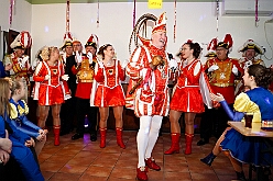 01 HultschStuebchen 2026-02-13 03  Tour-Tag, 13. Februar - Wir begannen den Freitagabend mit dem Kneipenkarneval im „Hultschiner Stübchen“ in Wanheimerort. Dann folgten die Karnevalsparty der der Rotgoldenen in Laar und der Klostersturm der Abteifrauen in Hamborn. Danach dann zur Kostümparty des SZ der Prinzengatde. Zum Abschluss dann  2 Termine in Serm, einmal zu den Amazonen und einmal bei der dortigen Prinzengarde. : DVPJ, Toni I, Jules I., Prinz Karneval, Prinz, Prinzessin Aileen I., Hofmarschälle, Page, Pagen, Paginnen, HDK, Duisburg, Karneval, Helau, Tollität, Event, Session 2025, Session 2025, HDK Duisburg, Hauptausschuss, Hauptausschuss Karneval Duisburg, Duisburg ist echt