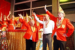 02 KarnParty RG Laar 2026-02-13 04  Tour-Tag, 13. Februar - Wir begannen den Freitagabend mit dem Kneipenkarneval im „Hultschiner Stübchen“ in Wanheimerort. Dann folgten die Karnevalsparty der der Rotgoldenen in Laar und der Klostersturm der Abteifrauen in Hamborn. Danach dann zur Kostümparty des SZ der Prinzengatde. Zum Abschluss dann  2 Termine in Serm, einmal zu den Amazonen und einmal bei der dortigen Prinzengarde. : DVPJ, Toni I, Jules I., Prinz Karneval, Prinz, Prinzessin Aileen I., Hofmarschälle, Page, Pagen, Paginnen, HDK, Duisburg, Karneval, Helau, Tollität, Event, Session 2025, Session 2025, HDK Duisburg, Hauptausschuss, Hauptausschuss Karneval Duisburg, Duisburg ist echt