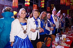 02 KarnParty RG Laar 2026-02-13 05  Tour-Tag, 13. Februar - Wir begannen den Freitagabend mit dem Kneipenkarneval im „Hultschiner Stübchen“ in Wanheimerort. Dann folgten die Karnevalsparty der der Rotgoldenen in Laar und der Klostersturm der Abteifrauen in Hamborn. Danach dann zur Kostümparty des SZ der Prinzengatde. Zum Abschluss dann  2 Termine in Serm, einmal zu den Amazonen und einmal bei der dortigen Prinzengarde. : DVPJ, Toni I, Jules I., Prinz Karneval, Prinz, Prinzessin Aileen I., Hofmarschälle, Page, Pagen, Paginnen, HDK, Duisburg, Karneval, Helau, Tollität, Event, Session 2025, Session 2025, HDK Duisburg, Hauptausschuss, Hauptausschuss Karneval Duisburg, Duisburg ist echt