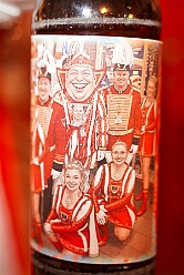 05 Serm Amazonen 2026-02-13 08  Tour-Tag, 13. Februar - Wir begannen den Freitagabend mit dem Kneipenkarneval im „Hultschiner Stübchen“ in Wanheimerort. Dann folgten die Karnevalsparty der der Rotgoldenen in Laar und der Klostersturm der Abteifrauen in Hamborn. Danach dann zur Kostümparty des SZ der Prinzengatde. Zum Abschluss dann  2 Termine in Serm, einmal zu den Amazonen und einmal bei der dortigen Prinzengarde. : DVPJ, Toni I, Jules I., Prinz Karneval, Prinz, Prinzessin Aileen I., Hofmarschälle, Page, Pagen, Paginnen, HDK, Duisburg, Karneval, Helau, Tollität, Event, Session 2025, Session 2025, HDK Duisburg, Hauptausschuss, Hauptausschuss Karneval Duisburg, Duisburg ist echt