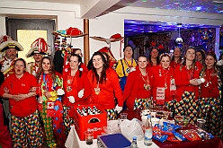 05 Serm Amazonen 2026-02-13 12  Tour-Tag, 13. Februar - Wir begannen den Freitagabend mit dem Kneipenkarneval im „Hultschiner Stübchen“ in Wanheimerort. Dann folgten die Karnevalsparty der der Rotgoldenen in Laar und der Klostersturm der Abteifrauen in Hamborn. Danach dann zur Kostümparty des SZ der Prinzengatde. Zum Abschluss dann  2 Termine in Serm, einmal zu den Amazonen und einmal bei der dortigen Prinzengarde. : DVPJ, Toni I, Jules I., Prinz Karneval, Prinz, Prinzessin Aileen I., Hofmarschälle, Page, Pagen, Paginnen, HDK, Duisburg, Karneval, Helau, Tollität, Event, Session 2025, Session 2025, HDK Duisburg, Hauptausschuss, Hauptausschuss Karneval Duisburg, Duisburg ist echt