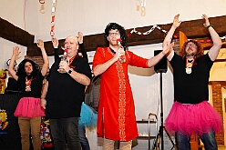 06 Serm Prinzengrde 2026-02-13 03  Tour-Tag, 13. Februar - Wir begannen den Freitagabend mit dem Kneipenkarneval im „Hultschiner Stübchen“ in Wanheimerort. Dann folgten die Karnevalsparty der der Rotgoldenen in Laar und der Klostersturm der Abteifrauen in Hamborn. Danach dann zur Kostümparty des SZ der Prinzengatde. Zum Abschluss dann  2 Termine in Serm, einmal zu den Amazonen und einmal bei der dortigen Prinzengarde. : DVPJ, Toni I, Jules I., Prinz Karneval, Prinz, Prinzessin Aileen I., Hofmarschälle, Page, Pagen, Paginnen, HDK, Duisburg, Karneval, Helau, Tollität, Event, Session 2025, Session 2025, HDK Duisburg, Hauptausschuss, Hauptausschuss Karneval Duisburg, Duisburg ist echt