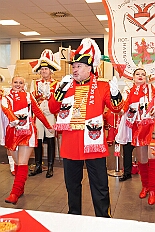 02 Kinderkarnevalszug 2026-02-14 08  Am Nelkensamstag, 14. Februar - Nach dem Wecken der Kinderprinezcrew, dem Besuch des Kinderkarnevalszugs in Hamborm und des Biwaks der Ehrengarde mit der Bürgergarde vor dem Forum, standen dann die letzten Saalveranstaltungen am Abend auf dem Programm. Wir bedanken uns nochmals für die tollen Geschenke die wir dort erhalten haben. : DVPJ, Toni I, Jules I., Prinz Karneval, Prinz, Prinzessin Aileen I., Hofmarschälle, Page, Pagen, Paginnen, HDK, Duisburg, Karneval, Helau, Tollität, Event, Session 2025, Session 2025, HDK Duisburg, Hauptausschuss, Hauptausschuss Karneval Duisburg, Duisburg ist echt