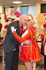 02 Kinderkarnevalszug 2026-02-14 10  Am Nelkensamstag, 14. Februar - Nach dem Wecken der Kinderprinezcrew, dem Besuch des Kinderkarnevalszugs in Hamborm und des Biwaks der Ehrengarde mit der Bürgergarde vor dem Forum, standen dann die letzten Saalveranstaltungen am Abend auf dem Programm. Wir bedanken uns nochmals für die tollen Geschenke die wir dort erhalten haben. : DVPJ, Toni I, Jules I., Prinz Karneval, Prinz, Prinzessin Aileen I., Hofmarschälle, Page, Pagen, Paginnen, HDK, Duisburg, Karneval, Helau, Tollität, Event, Session 2025, Session 2025, HDK Duisburg, Hauptausschuss, Hauptausschuss Karneval Duisburg, Duisburg ist echt