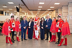 02 Kinderkarnevalszug 2026-02-14 16  Am Nelkensamstag, 14. Februar - Nach dem Wecken der Kinderprinezcrew, dem Besuch des Kinderkarnevalszugs in Hamborm und des Biwaks der Ehrengarde mit der Bürgergarde vor dem Forum, standen dann die letzten Saalveranstaltungen am Abend auf dem Programm. Wir bedanken uns nochmals für die tollen Geschenke die wir dort erhalten haben. : DVPJ, Toni I, Jules I., Prinz Karneval, Prinz, Prinzessin Aileen I., Hofmarschälle, Page, Pagen, Paginnen, HDK, Duisburg, Karneval, Helau, Tollität, Event, Session 2025, Session 2025, HDK Duisburg, Hauptausschuss, Hauptausschuss Karneval Duisburg, Duisburg ist echt