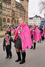 02 Kinderkarnevalszug 2026-02-14 25  Am Nelkensamstag, 14. Februar - Nach dem Wecken der Kinderprinezcrew, dem Besuch des Kinderkarnevalszugs in Hamborm und des Biwaks der Ehrengarde mit der Bürgergarde vor dem Forum, standen dann die letzten Saalveranstaltungen am Abend auf dem Programm. Wir bedanken uns nochmals für die tollen Geschenke die wir dort erhalten haben. : DVPJ, Toni I, Jules I., Prinz Karneval, Prinz, Prinzessin Aileen I., Hofmarschälle, Page, Pagen, Paginnen, HDK, Duisburg, Karneval, Helau, Tollität, Event, Session 2025, Session 2025, HDK Duisburg, Hauptausschuss, Hauptausschuss Karneval Duisburg, Duisburg ist echt