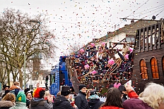 02 Kinderkarnevalszug 2026-02-14 27  Am Nelkensamstag, 14. Februar - Nach dem Wecken der Kinderprinezcrew, dem Besuch des Kinderkarnevalszugs in Hamborm und des Biwaks der Ehrengarde mit der Bürgergarde vor dem Forum, standen dann die letzten Saalveranstaltungen am Abend auf dem Programm. Wir bedanken uns nochmals für die tollen Geschenke die wir dort erhalten haben. : DVPJ, Toni I, Jules I., Prinz Karneval, Prinz, Prinzessin Aileen I., Hofmarschälle, Page, Pagen, Paginnen, HDK, Duisburg, Karneval, Helau, Tollität, Event, Session 2025, Session 2025, HDK Duisburg, Hauptausschuss, Hauptausschuss Karneval Duisburg, Duisburg ist echt