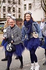 02 Kinderkarnevalszug 2026-02-14 30  Am Nelkensamstag, 14. Februar - Nach dem Wecken der Kinderprinezcrew, dem Besuch des Kinderkarnevalszugs in Hamborm und des Biwaks der Ehrengarde mit der Bürgergarde vor dem Forum, standen dann die letzten Saalveranstaltungen am Abend auf dem Programm. Wir bedanken uns nochmals für die tollen Geschenke die wir dort erhalten haben. : DVPJ, Toni I, Jules I., Prinz Karneval, Prinz, Prinzessin Aileen I., Hofmarschälle, Page, Pagen, Paginnen, HDK, Duisburg, Karneval, Helau, Tollität, Event, Session 2025, Session 2025, HDK Duisburg, Hauptausschuss, Hauptausschuss Karneval Duisburg, Duisburg ist echt