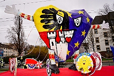 02 Kinderkarnevalszug 2026-02-14 31  Am Nelkensamstag, 14. Februar - Nach dem Wecken der Kinderprinezcrew, dem Besuch des Kinderkarnevalszugs in Hamborm und des Biwaks der Ehrengarde mit der Bürgergarde vor dem Forum, standen dann die letzten Saalveranstaltungen am Abend auf dem Programm. Wir bedanken uns nochmals für die tollen Geschenke die wir dort erhalten haben. : DVPJ, Toni I, Jules I., Prinz Karneval, Prinz, Prinzessin Aileen I., Hofmarschälle, Page, Pagen, Paginnen, HDK, Duisburg, Karneval, Helau, Tollität, Event, Session 2025, Session 2025, HDK Duisburg, Hauptausschuss, Hauptausschuss Karneval Duisburg, Duisburg ist echt