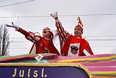 02 Kinderkarnevalszug 2026-02-14 34  Am Nelkensamstag, 14. Februar - Nach dem Wecken der Kinderprinezcrew, dem Besuch des Kinderkarnevalszugs in Hamborm und des Biwaks der Ehrengarde mit der Bürgergarde vor dem Forum, standen dann die letzten Saalveranstaltungen am Abend auf dem Programm. Wir bedanken uns nochmals für die tollen Geschenke die wir dort erhalten haben. : DVPJ, Toni I, Jules I., Prinz Karneval, Prinz, Prinzessin Aileen I., Hofmarschälle, Page, Pagen, Paginnen, HDK, Duisburg, Karneval, Helau, Tollität, Event, Session 2025, Session 2025, HDK Duisburg, Hauptausschuss, Hauptausschuss Karneval Duisburg, Duisburg ist echt