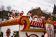 02 Kinderkarnevalszug 2026-02-14 36  Am Nelkensamstag, 14. Februar - Nach dem Wecken der Kinderprinezcrew, dem Besuch des Kinderkarnevalszugs in Hamborm und des Biwaks der Ehrengarde mit der Bürgergarde vor dem Forum, standen dann die letzten Saalveranstaltungen am Abend auf dem Programm. Wir bedanken uns nochmals für die tollen Geschenke die wir dort erhalten haben. : DVPJ, Toni I, Jules I., Prinz Karneval, Prinz, Prinzessin Aileen I., Hofmarschälle, Page, Pagen, Paginnen, HDK, Duisburg, Karneval, Helau, Tollität, Event, Session 2025, Session 2025, HDK Duisburg, Hauptausschuss, Hauptausschuss Karneval Duisburg, Duisburg ist echt