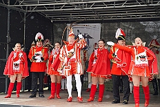 03 Biwak Ehreng Buergergrd 2026-02-14 03  Am Nelkensamstag, 14. Februar - Nach dem Wecken der Kinderprinezcrew, dem Besuch des Kinderkarnevalszugs in Hamborm und des Biwaks der Ehrengarde mit der Bürgergarde vor dem Forum, standen dann die letzten Saalveranstaltungen am Abend auf dem Programm. Wir bedanken uns nochmals für die tollen Geschenke die wir dort erhalten haben. : DVPJ, Toni I, Jules I., Prinz Karneval, Prinz, Prinzessin Aileen I., Hofmarschälle, Page, Pagen, Paginnen, HDK, Duisburg, Karneval, Helau, Tollität, Event, Session 2025, Session 2025, HDK Duisburg, Hauptausschuss, Hauptausschuss Karneval Duisburg, Duisburg ist echt