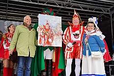 03 Biwak Ehreng Buergergrd 2026-02-14 17  Am Nelkensamstag, 14. Februar - Nach dem Wecken der Kinderprinezcrew, dem Besuch des Kinderkarnevalszugs in Hamborm und des Biwaks der Ehrengarde mit der Bürgergarde vor dem Forum, standen dann die letzten Saalveranstaltungen am Abend auf dem Programm. Wir bedanken uns nochmals für die tollen Geschenke die wir dort erhalten haben. : DVPJ, Toni I, Jules I., Prinz Karneval, Prinz, Prinzessin Aileen I., Hofmarschälle, Page, Pagen, Paginnen, HDK, Duisburg, Karneval, Helau, Tollität, Event, Session 2025, Session 2025, HDK Duisburg, Hauptausschuss, Hauptausschuss Karneval Duisburg, Duisburg ist echt