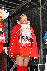 03 Biwak Ehreng Buergergrd 2026-02-14 18  Am Nelkensamstag, 14. Februar - Nach dem Wecken der Kinderprinezcrew, dem Besuch des Kinderkarnevalszugs in Hamborm und des Biwaks der Ehrengarde mit der Bürgergarde vor dem Forum, standen dann die letzten Saalveranstaltungen am Abend auf dem Programm. Wir bedanken uns nochmals für die tollen Geschenke die wir dort erhalten haben. : DVPJ, Toni I, Jules I., Prinz Karneval, Prinz, Prinzessin Aileen I., Hofmarschälle, Page, Pagen, Paginnen, HDK, Duisburg, Karneval, Helau, Tollität, Event, Session 2025, Session 2025, HDK Duisburg, Hauptausschuss, Hauptausschuss Karneval Duisburg, Duisburg ist echt