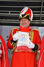 03 Biwak Ehreng Buergergrd 2026-02-14 19  Am Nelkensamstag, 14. Februar - Nach dem Wecken der Kinderprinezcrew, dem Besuch des Kinderkarnevalszugs in Hamborm und des Biwaks der Ehrengarde mit der Bürgergarde vor dem Forum, standen dann die letzten Saalveranstaltungen am Abend auf dem Programm. Wir bedanken uns nochmals für die tollen Geschenke die wir dort erhalten haben. : DVPJ, Toni I, Jules I., Prinz Karneval, Prinz, Prinzessin Aileen I., Hofmarschälle, Page, Pagen, Paginnen, HDK, Duisburg, Karneval, Helau, Tollität, Event, Session 2025, Session 2025, HDK Duisburg, Hauptausschuss, Hauptausschuss Karneval Duisburg, Duisburg ist echt