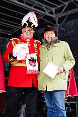 03 Biwak Ehreng Buergergrd 2026-02-14 21  Am Nelkensamstag, 14. Februar - Nach dem Wecken der Kinderprinezcrew, dem Besuch des Kinderkarnevalszugs in Hamborm und des Biwaks der Ehrengarde mit der Bürgergarde vor dem Forum, standen dann die letzten Saalveranstaltungen am Abend auf dem Programm. Wir bedanken uns nochmals für die tollen Geschenke die wir dort erhalten haben. : DVPJ, Toni I, Jules I., Prinz Karneval, Prinz, Prinzessin Aileen I., Hofmarschälle, Page, Pagen, Paginnen, HDK, Duisburg, Karneval, Helau, Tollität, Event, Session 2025, Session 2025, HDK Duisburg, Hauptausschuss, Hauptausschuss Karneval Duisburg, Duisburg ist echt