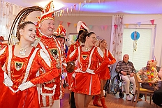 04 Seniorenk CURATA DIN  2026-02-14 01  Am Nelkensamstag, 14. Februar - Nach dem Wecken der Kinderprinezcrew, dem Besuch des Kinderkarnevalszugs in Hamborm und des Biwaks der Ehrengarde mit der Bürgergarde vor dem Forum, standen dann die letzten Saalveranstaltungen am Abend auf dem Programm. Wir bedanken uns nochmals für die tollen Geschenke die wir dort erhalten haben. : DVPJ, Toni I, Jules I., Prinz Karneval, Prinz, Prinzessin Aileen I., Hofmarschälle, Page, Pagen, Paginnen, HDK, Duisburg, Karneval, Helau, Tollität, Event, Session 2025, Session 2025, HDK Duisburg, Hauptausschuss, Hauptausschuss Karneval Duisburg, Duisburg ist echt