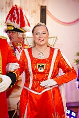 04 Seniorenk CURATA DIN  2026-02-14 02  Am Nelkensamstag, 14. Februar - Nach dem Wecken der Kinderprinezcrew, dem Besuch des Kinderkarnevalszugs in Hamborm und des Biwaks der Ehrengarde mit der Bürgergarde vor dem Forum, standen dann die letzten Saalveranstaltungen am Abend auf dem Programm. Wir bedanken uns nochmals für die tollen Geschenke die wir dort erhalten haben. : DVPJ, Toni I, Jules I., Prinz Karneval, Prinz, Prinzessin Aileen I., Hofmarschälle, Page, Pagen, Paginnen, HDK, Duisburg, Karneval, Helau, Tollität, Event, Session 2025, Session 2025, HDK Duisburg, Hauptausschuss, Hauptausschuss Karneval Duisburg, Duisburg ist echt