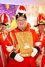 04 Seniorenk CURATA DIN  2026-02-14 03  Am Nelkensamstag, 14. Februar - Nach dem Wecken der Kinderprinezcrew, dem Besuch des Kinderkarnevalszugs in Hamborm und des Biwaks der Ehrengarde mit der Bürgergarde vor dem Forum, standen dann die letzten Saalveranstaltungen am Abend auf dem Programm. Wir bedanken uns nochmals für die tollen Geschenke die wir dort erhalten haben. : DVPJ, Toni I, Jules I., Prinz Karneval, Prinz, Prinzessin Aileen I., Hofmarschälle, Page, Pagen, Paginnen, HDK, Duisburg, Karneval, Helau, Tollität, Event, Session 2025, Session 2025, HDK Duisburg, Hauptausschuss, Hauptausschuss Karneval Duisburg, Duisburg ist echt