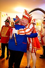 04 Seniorenk CURATA DIN  2026-02-14 04  Am Nelkensamstag, 14. Februar - Nach dem Wecken der Kinderprinezcrew, dem Besuch des Kinderkarnevalszugs in Hamborm und des Biwaks der Ehrengarde mit der Bürgergarde vor dem Forum, standen dann die letzten Saalveranstaltungen am Abend auf dem Programm. Wir bedanken uns nochmals für die tollen Geschenke die wir dort erhalten haben. : DVPJ, Toni I, Jules I., Prinz Karneval, Prinz, Prinzessin Aileen I., Hofmarschälle, Page, Pagen, Paginnen, HDK, Duisburg, Karneval, Helau, Tollität, Event, Session 2025, Session 2025, HDK Duisburg, Hauptausschuss, Hauptausschuss Karneval Duisburg, Duisburg ist echt