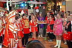 07 Funkenparty RoteFunken 2026-02-14 DSC05852  Am Nelkensamstag, 14. Februar - Nach dem Wecken der Kinderprinezcrew, dem Besuch des Kinderkarnevalszugs in Hamborm und des Biwaks der Ehrengarde mit der Bürgergarde vor dem Forum, standen dann die letzten Saalveranstaltungen am Abend auf dem Programm. Wir bedanken uns nochmals für die tollen Geschenke die wir dort erhalten haben. : DVPJ, Toni I, Jules I., Prinz Karneval, Prinz, Prinzessin Aileen I., Hofmarschälle, Page, Pagen, Paginnen, HDK, Duisburg, Karneval, Helau, Tollität, Event, Session 2025, Session 2025, HDK Duisburg, Hauptausschuss, Hauptausschuss Karneval Duisburg, Duisburg ist echt