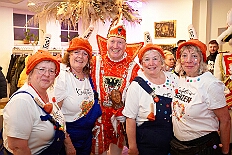 07 Funkenparty RoteFunken 2026-02-14 DSC05892  Am Nelkensamstag, 14. Februar - Nach dem Wecken der Kinderprinezcrew, dem Besuch des Kinderkarnevalszugs in Hamborm und des Biwaks der Ehrengarde mit der Bürgergarde vor dem Forum, standen dann die letzten Saalveranstaltungen am Abend auf dem Programm. Wir bedanken uns nochmals für die tollen Geschenke die wir dort erhalten haben. : DVPJ, Toni I, Jules I., Prinz Karneval, Prinz, Prinzessin Aileen I., Hofmarschälle, Page, Pagen, Paginnen, HDK, Duisburg, Karneval, Helau, Tollität, Event, Session 2025, Session 2025, HDK Duisburg, Hauptausschuss, Hauptausschuss Karneval Duisburg, Duisburg ist echt