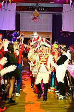 08 Schuetzenk Huckingen 2026-02-14 01  Am Nelkensamstag, 14. Februar - Nach dem Wecken der Kinderprinezcrew, dem Besuch des Kinderkarnevalszugs in Hamborm und des Biwaks der Ehrengarde mit der Bürgergarde vor dem Forum, standen dann die letzten Saalveranstaltungen am Abend auf dem Programm. Wir bedanken uns nochmals für die tollen Geschenke die wir dort erhalten haben. : DVPJ, Toni I, Jules I., Prinz Karneval, Prinz, Prinzessin Aileen I., Hofmarschälle, Page, Pagen, Paginnen, HDK, Duisburg, Karneval, Helau, Tollität, Event, Session 2025, Session 2025, HDK Duisburg, Hauptausschuss, Hauptausschuss Karneval Duisburg, Duisburg ist echt