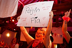 08 Schuetzenk Huckingen 2026-02-14 04  Am Nelkensamstag, 14. Februar - Nach dem Wecken der Kinderprinezcrew, dem Besuch des Kinderkarnevalszugs in Hamborm und des Biwaks der Ehrengarde mit der Bürgergarde vor dem Forum, standen dann die letzten Saalveranstaltungen am Abend auf dem Programm. Wir bedanken uns nochmals für die tollen Geschenke die wir dort erhalten haben. : DVPJ, Toni I, Jules I., Prinz Karneval, Prinz, Prinzessin Aileen I., Hofmarschälle, Page, Pagen, Paginnen, HDK, Duisburg, Karneval, Helau, Tollität, Event, Session 2025, Session 2025, HDK Duisburg, Hauptausschuss, Hauptausschuss Karneval Duisburg, Duisburg ist echt