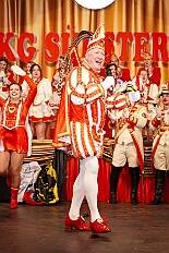 09 Narrenkarrussel Serm 2026-02-14 05  Am Nelkensamstag, 14. Februar - Nach dem Wecken der Kinderprinezcrew, dem Besuch des Kinderkarnevalszugs in Hamborm und des Biwaks der Ehrengarde mit der Bürgergarde vor dem Forum, standen dann die letzten Saalveranstaltungen am Abend auf dem Programm. Wir bedanken uns nochmals für die tollen Geschenke die wir dort erhalten haben. : DVPJ, Toni I, Jules I., Prinz Karneval, Prinz, Prinzessin Aileen I., Hofmarschälle, Page, Pagen, Paginnen, HDK, Duisburg, Karneval, Helau, Tollität, Event, Session 2025, Session 2025, HDK Duisburg, Hauptausschuss, Hauptausschuss Karneval Duisburg, Duisburg ist echt