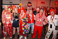 09 Narrenkarrussel Serm 2026-02-14 07  Am Nelkensamstag, 14. Februar - Nach dem Wecken der Kinderprinezcrew, dem Besuch des Kinderkarnevalszugs in Hamborm und des Biwaks der Ehrengarde mit der Bürgergarde vor dem Forum, standen dann die letzten Saalveranstaltungen am Abend auf dem Programm. Wir bedanken uns nochmals für die tollen Geschenke die wir dort erhalten haben. : DVPJ, Toni I, Jules I., Prinz Karneval, Prinz, Prinzessin Aileen I., Hofmarschälle, Page, Pagen, Paginnen, HDK, Duisburg, Karneval, Helau, Tollität, Event, Session 2025, Session 2025, HDK Duisburg, Hauptausschuss, Hauptausschuss Karneval Duisburg, Duisburg ist echt