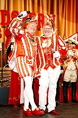 09 Narrenkarrussel Serm 2026-02-14 16  Am Nelkensamstag, 14. Februar - Nach dem Wecken der Kinderprinezcrew, dem Besuch des Kinderkarnevalszugs in Hamborm und des Biwaks der Ehrengarde mit der Bürgergarde vor dem Forum, standen dann die letzten Saalveranstaltungen am Abend auf dem Programm. Wir bedanken uns nochmals für die tollen Geschenke die wir dort erhalten haben. : DVPJ, Toni I, Jules I., Prinz Karneval, Prinz, Prinzessin Aileen I., Hofmarschälle, Page, Pagen, Paginnen, HDK, Duisburg, Karneval, Helau, Tollität, Event, Session 2025, Session 2025, HDK Duisburg, Hauptausschuss, Hauptausschuss Karneval Duisburg, Duisburg ist echt