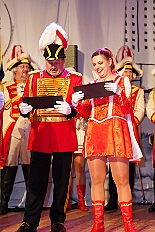 10 Bordfest AMaB 2026-02-14 05  Am Nelkensamstag, 14. Februar - Nach dem Wecken der Kinderprinezcrew, dem Besuch des Kinderkarnevalszugs in Hamborm und des Biwaks der Ehrengarde mit der Bürgergarde vor dem Forum, standen dann die letzten Saalveranstaltungen am Abend auf dem Programm. Wir bedanken uns nochmals für die tollen Geschenke die wir dort erhalten haben. : DVPJ, Toni I, Jules I., Prinz Karneval, Prinz, Prinzessin Aileen I., Hofmarschälle, Page, Pagen, Paginnen, HDK, Duisburg, Karneval, Helau, Tollität, Event, Session 2025, Session 2025, HDK Duisburg, Hauptausschuss, Hauptausschuss Karneval Duisburg, Duisburg ist echt