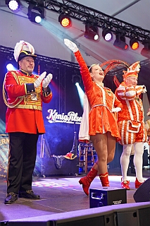 Fruehschoppen GentlemensClub 2026-02-15 03  Samstag, 25. Mai 2024 - Die zu Crew zu Gast bei den V8 Amigos. Zu bestaunen für den guten Zweck gab es amerikanische Cars & Bikes beim 9th Logport Charity Event vor Manu´s Treff, dem Imbiss im Logport Rheinhausen. Am Nachmittag besuchten wir das XVI. MERCURALIA der Römergarde der Stadt Duisburg in Dinslaken. : DVPJ, Toni I, Jules I., Prinz Karneval, Prinz, Prinzessin Aileen I., Hofmarschälle, Page, Pagen, Paginnen, HDK, Duisburg, Karneval, Helau, Tollität, Event, Session 2025, Session 2025, HDK Duisburg, Hauptausschuss, Hauptausschuss Karneval Duisburg, Duisburg ist echt