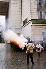 Rosenmontag Wecken Rathaus Umzug Heerlager 2026-02-16 003  Rosenmontag 2026 - Es sollte unser schönster Tag werden, aber das Wetter wollte es anders. Trotzdem wird er unvergesslich bleiben. Beim Wecken  vor dem WYNDHAM Hotel Duisburger Hof war es schon recht ungemütlich. Danach verbrachten wir ein paar schöne Stunden in unserem Rathaus, beim Prinzenfrühstück mit OB Sören Link. Pünktlich zum Start des Rosenmontagszugs geht es los mit dem Regen, bis auf kurze Momente hielt er an bis zum Ende des Zuges. Nachdem sich alle im König Pilsener Festzelt auf gewärmt hatten, kamen auf der Bühne die Verabschiedung von unserer Crew, Toni I., und der Kinderprinzencrew 2026. : DVPJ, Toni I, Jules I., Prinz Karneval, Prinz, Prinzessin Aileen I., Hofmarschälle, Page, Pagen, Paginnen, HDK, Duisburg, Karneval, Helau, Tollität, Event, Session 2025, Session 2025, HDK Duisburg, Hauptausschuss, Hauptausschuss Karneval Duisburg, Duisburg ist echt