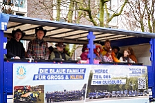 Rosenmontag Wecken Rathaus Umzug Heerlager 2026-02-16 055  Rosenmontag 2026 - Es sollte unser schönster Tag werden, aber das Wetter wollte es anders. Trotzdem wird er unvergesslich bleiben. Beim Wecken  vor dem WYNDHAM Hotel Duisburger Hof war es schon recht ungemütlich. Danach verbrachten wir ein paar schöne Stunden in unserem Rathaus, beim Prinzenfrühstück mit OB Sören Link. Pünktlich zum Start des Rosenmontagszugs geht es los mit dem Regen, bis auf kurze Momente hielt er an bis zum Ende des Zuges. Nachdem sich alle im König Pilsener Festzelt auf gewärmt hatten, kamen auf der Bühne die Verabschiedung von unserer Crew, Toni I., und der Kinderprinzencrew 2026. : DVPJ, Toni I, Jules I., Prinz Karneval, Prinz, Prinzessin Aileen I., Hofmarschälle, Page, Pagen, Paginnen, HDK, Duisburg, Karneval, Helau, Tollität, Event, Session 2025, Session 2025, HDK Duisburg, Hauptausschuss, Hauptausschuss Karneval Duisburg, Duisburg ist echt