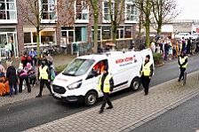 Rosenmontag Wecken Rathaus Umzug Heerlager 2026-02-16 065  Rosenmontag 2026 - Es sollte unser schönster Tag werden, aber das Wetter wollte es anders. Trotzdem wird er unvergesslich bleiben. Beim Wecken  vor dem WYNDHAM Hotel Duisburger Hof war es schon recht ungemütlich. Danach verbrachten wir ein paar schöne Stunden in unserem Rathaus, beim Prinzenfrühstück mit OB Sören Link. Pünktlich zum Start des Rosenmontagszugs geht es los mit dem Regen, bis auf kurze Momente hielt er an bis zum Ende des Zuges. Nachdem sich alle im König Pilsener Festzelt auf gewärmt hatten, kamen auf der Bühne die Verabschiedung von unserer Crew, Toni I., und der Kinderprinzencrew 2026. : DVPJ, Toni I, Jules I., Prinz Karneval, Prinz, Prinzessin Aileen I., Hofmarschälle, Page, Pagen, Paginnen, HDK, Duisburg, Karneval, Helau, Tollität, Event, Session 2025, Session 2025, HDK Duisburg, Hauptausschuss, Hauptausschuss Karneval Duisburg, Duisburg ist echt