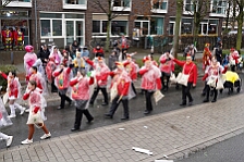 Rosenmontag Wecken Rathaus Umzug Heerlager 2026-02-16 073  Rosenmontag 2026 - Es sollte unser schönster Tag werden, aber das Wetter wollte es anders. Trotzdem wird er unvergesslich bleiben. Beim Wecken  vor dem WYNDHAM Hotel Duisburger Hof war es schon recht ungemütlich. Danach verbrachten wir ein paar schöne Stunden in unserem Rathaus, beim Prinzenfrühstück mit OB Sören Link. Pünktlich zum Start des Rosenmontagszugs geht es los mit dem Regen, bis auf kurze Momente hielt er an bis zum Ende des Zuges. Nachdem sich alle im König Pilsener Festzelt auf gewärmt hatten, kamen auf der Bühne die Verabschiedung von unserer Crew, Toni I., und der Kinderprinzencrew 2026. : DVPJ, Toni I, Jules I., Prinz Karneval, Prinz, Prinzessin Aileen I., Hofmarschälle, Page, Pagen, Paginnen, HDK, Duisburg, Karneval, Helau, Tollität, Event, Session 2025, Session 2025, HDK Duisburg, Hauptausschuss, Hauptausschuss Karneval Duisburg, Duisburg ist echt