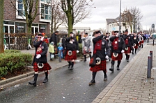 Rosenmontag Wecken Rathaus Umzug Heerlager 2026-02-16 084  Rosenmontag 2026 - Es sollte unser schönster Tag werden, aber das Wetter wollte es anders. Trotzdem wird er unvergesslich bleiben. Beim Wecken  vor dem WYNDHAM Hotel Duisburger Hof war es schon recht ungemütlich. Danach verbrachten wir ein paar schöne Stunden in unserem Rathaus, beim Prinzenfrühstück mit OB Sören Link. Pünktlich zum Start des Rosenmontagszugs geht es los mit dem Regen, bis auf kurze Momente hielt er an bis zum Ende des Zuges. Nachdem sich alle im König Pilsener Festzelt auf gewärmt hatten, kamen auf der Bühne die Verabschiedung von unserer Crew, Toni I., und der Kinderprinzencrew 2026. : DVPJ, Toni I, Jules I., Prinz Karneval, Prinz, Prinzessin Aileen I., Hofmarschälle, Page, Pagen, Paginnen, HDK, Duisburg, Karneval, Helau, Tollität, Event, Session 2025, Session 2025, HDK Duisburg, Hauptausschuss, Hauptausschuss Karneval Duisburg, Duisburg ist echt