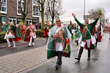 Rosenmontag Wecken Rathaus Umzug Heerlager 2026-02-16 088  Rosenmontag 2026 - Es sollte unser schönster Tag werden, aber das Wetter wollte es anders. Trotzdem wird er unvergesslich bleiben. Beim Wecken  vor dem WYNDHAM Hotel Duisburger Hof war es schon recht ungemütlich. Danach verbrachten wir ein paar schöne Stunden in unserem Rathaus, beim Prinzenfrühstück mit OB Sören Link. Pünktlich zum Start des Rosenmontagszugs geht es los mit dem Regen, bis auf kurze Momente hielt er an bis zum Ende des Zuges. Nachdem sich alle im König Pilsener Festzelt auf gewärmt hatten, kamen auf der Bühne die Verabschiedung von unserer Crew, Toni I., und der Kinderprinzencrew 2026. : DVPJ, Toni I, Jules I., Prinz Karneval, Prinz, Prinzessin Aileen I., Hofmarschälle, Page, Pagen, Paginnen, HDK, Duisburg, Karneval, Helau, Tollität, Event, Session 2025, Session 2025, HDK Duisburg, Hauptausschuss, Hauptausschuss Karneval Duisburg, Duisburg ist echt