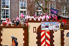 Rosenmontag Wecken Rathaus Umzug Heerlager 2026-02-16 095  Rosenmontag 2026 - Es sollte unser schönster Tag werden, aber das Wetter wollte es anders. Trotzdem wird er unvergesslich bleiben. Beim Wecken  vor dem WYNDHAM Hotel Duisburger Hof war es schon recht ungemütlich. Danach verbrachten wir ein paar schöne Stunden in unserem Rathaus, beim Prinzenfrühstück mit OB Sören Link. Pünktlich zum Start des Rosenmontagszugs geht es los mit dem Regen, bis auf kurze Momente hielt er an bis zum Ende des Zuges. Nachdem sich alle im König Pilsener Festzelt auf gewärmt hatten, kamen auf der Bühne die Verabschiedung von unserer Crew, Toni I., und der Kinderprinzencrew 2026. : DVPJ, Toni I, Jules I., Prinz Karneval, Prinz, Prinzessin Aileen I., Hofmarschälle, Page, Pagen, Paginnen, HDK, Duisburg, Karneval, Helau, Tollität, Event, Session 2025, Session 2025, HDK Duisburg, Hauptausschuss, Hauptausschuss Karneval Duisburg, Duisburg ist echt