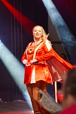 Rosenmontag Wecken Rathaus Umzug Heerlager 2026-02-16 169  Rosenmontag 2026 - Es sollte unser schönster Tag werden, aber das Wetter wollte es anders. Trotzdem wird er unvergesslich bleiben. Beim Wecken  vor dem WYNDHAM Hotel Duisburger Hof war es schon recht ungemütlich. Danach verbrachten wir ein paar schöne Stunden in unserem Rathaus, beim Prinzenfrühstück mit OB Sören Link. Pünktlich zum Start des Rosenmontagszugs geht es los mit dem Regen, bis auf kurze Momente hielt er an bis zum Ende des Zuges. Nachdem sich alle im König Pilsener Festzelt auf gewärmt hatten, kamen auf der Bühne die Verabschiedung von unserer Crew, Toni I., und der Kinderprinzencrew 2026. : DVPJ, Toni I, Jules I., Prinz Karneval, Prinz, Prinzessin Aileen I., Hofmarschälle, Page, Pagen, Paginnen, HDK, Duisburg, Karneval, Helau, Tollität, Event, Session 2025, Session 2025, HDK Duisburg, Hauptausschuss, Hauptausschuss Karneval Duisburg, Duisburg ist echt