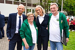 Wahlabend HDK 2026-04-17 01  Prinzenwahl HDK - Oliver I. mit Crew ist Prinz - Großartige Stimmung in und vor der Mensa, vom des. Oliver I. liebevoll auch „Keller“ genannt, der Gesamtschule Stadtmitte. Die designierte Prinzencrew, ziemlich nervös vor der Wahl der Präsidentenversammlung, präsentierte sich danach auf der Bühne doch schon recht souverän. Eine große Schar von Gratulanten war gekommen um auch der zukünftigen Kinderprinzencrew mit Prinz Niklas I., Prinzessin Greta I., den Paginen Leonie und Hanna zu gratulieren. : DVPJ, Toni I, Jules I., Prinz Karneval, Prinz, Prinzessin Aileen I., Hofmarschälle, Page, Pagen, Paginnen, HDK, Duisburg, Karneval, Helau, Tollität, Event, Session 2025, Session 2025, HDK Duisburg, Hauptausschuss, Hauptausschuss Karneval Duisburg, Duisburg ist echt