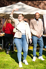 01 RG Laar Maifest 2026-04-25 09  Maifest und Jubiläumsabend - Am Samstag, 25. April, besuchten wir in den Nachmittagsstunden das „Rot-Goldene Maifest“ bei unseren Karnevalsfreunden im Garten des St. Ewaldi Hauses in Laar. Am Abend waren wir dann beim 25-jährigen Bühnenjubiläum, „Eine Nacht mit Freunden“, von Dirk Florin in der Mehrzweckhalle in Beeckerwerth. : DVPJ, Toni I, Jules I., Prinz Karneval, Prinz, Prinzessin Aileen I., Hofmarschälle, Page, Pagen, Paginnen, HDK, Duisburg, Karneval, Helau, Tollität, Event, Session 2025, Session 2025, HDK Duisburg, Hauptausschuss, Hauptausschuss Karneval Duisburg, Duisburg ist echt