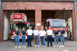 02 Jubilaeum Mündelheim 2026-05-02 01  Die „Räuber“ zum Jubiläum - Der Löschzug 750, Mündelheim / Ehingen / Serm, feierte sein 120-jähriges Jubiläum im Rahmen „WIR SIND DORF“ zusammen mit dem Tambourcorps „Rheinklang Mündelheim“, das 100 Jahre alt wurde. Im Festzelt besuchten wir am Samstag dann dazu das Konzert der „RÄUBER“. : DVPJ, Toni I, Jules I., Prinz Karneval, Prinz, Prinzessin Aileen I., Hofmarschälle, Page, Pagen, Paginnen, HDK, Duisburg, Karneval, Helau, Tollität, Event, Session 2025, Session 2025, HDK Duisburg, Hauptausschuss, Hauptausschuss Karneval Duisburg, Duisburg ist echt
